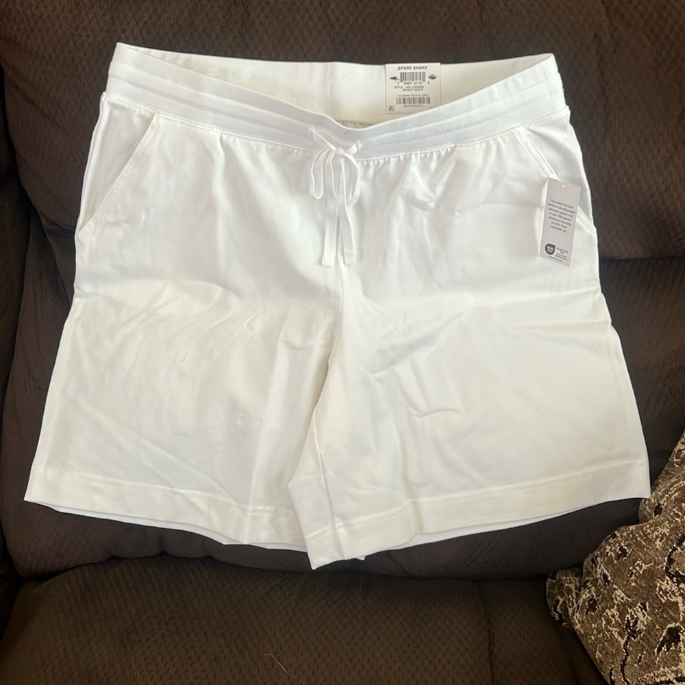 Nwt white womens shorts. 8” inseam